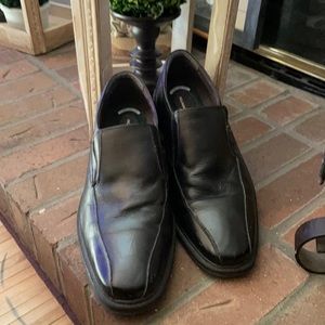Black leather casual shoes